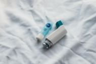 Carry an inhaler while going outdoors (Image via Unsplash/Sahej Brar)